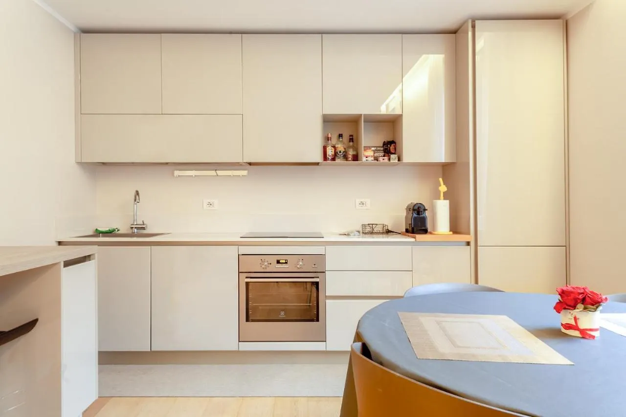Commenda, 28 - Comodo Per Tribunale - Centrale Appartement Milaan
